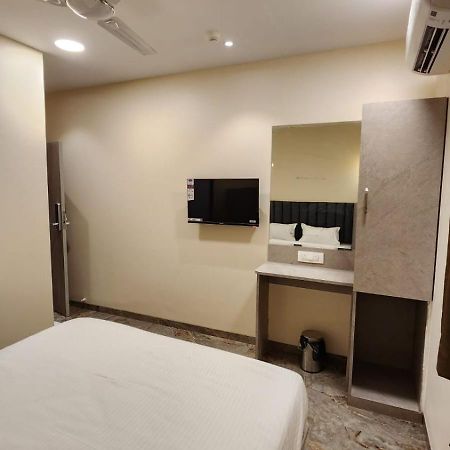 Peace International Hotel Mumbai Exterior photo