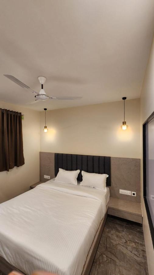 Peace International Hotel Mumbai Exterior photo