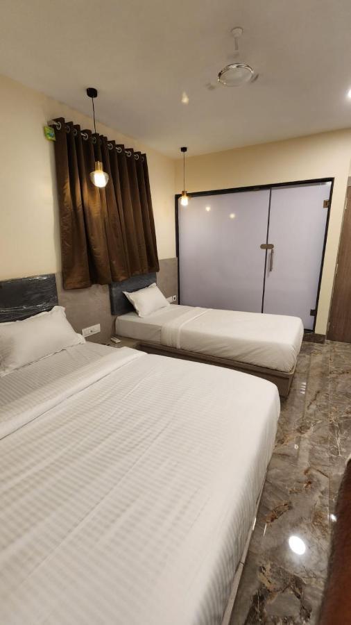 Peace International Hotel Mumbai Exterior photo