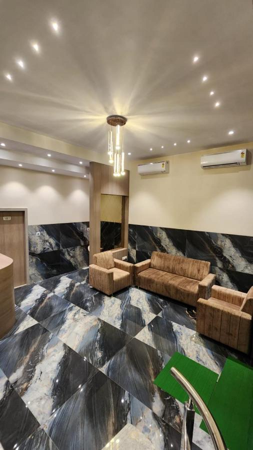 Peace International Hotel Mumbai Exterior photo