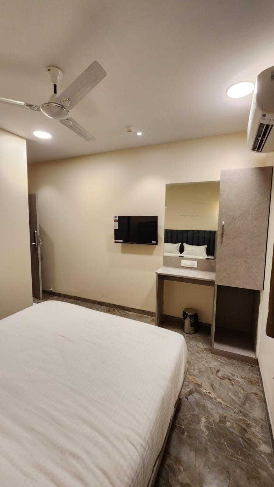 Peace International Hotel Mumbai Exterior photo